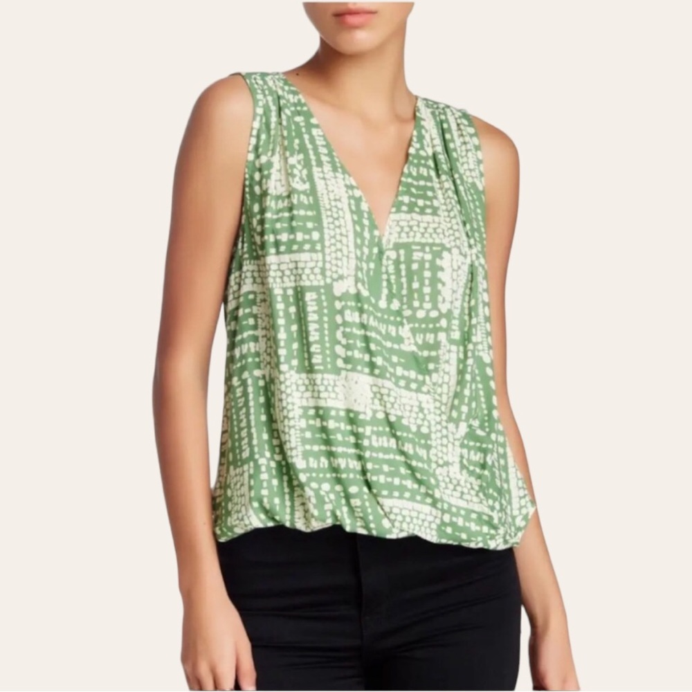 NWT VELVET by Graham & Spencer Zita Green V-Neck Tank Top Size Small